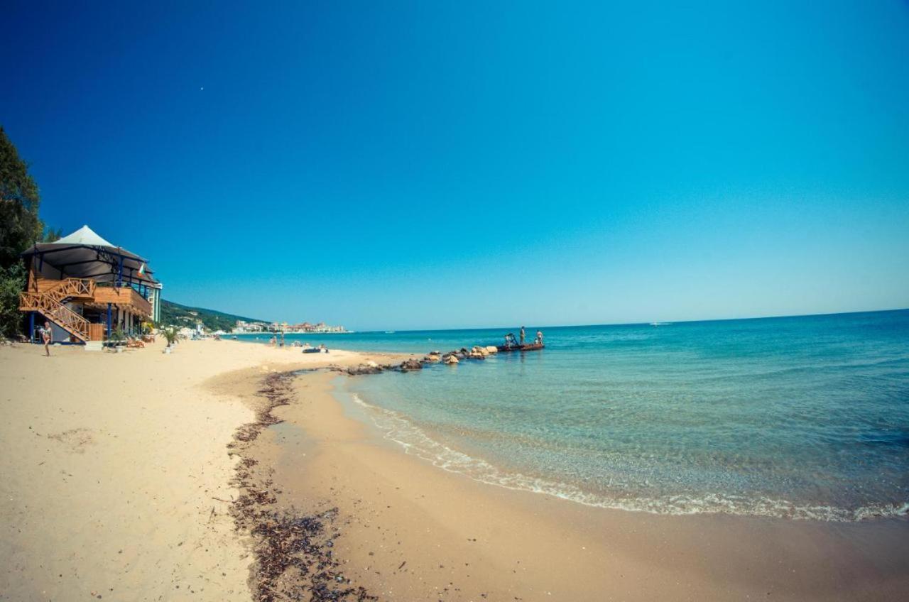 Beautiful Apartment Right By The Sea, Sveti Vlas Exterior foto
